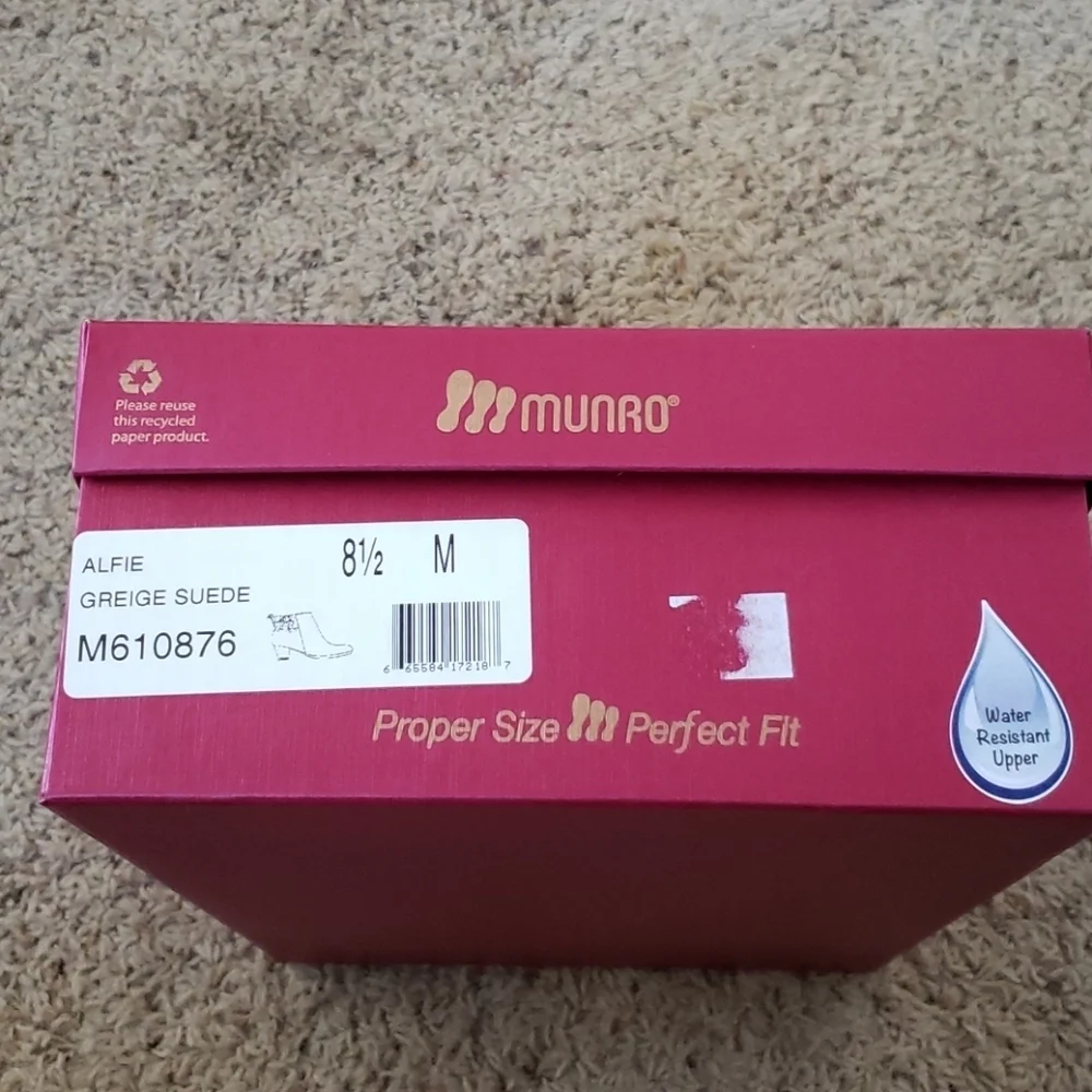 Munro Alfie bootie size 8.5 Medium  Greige